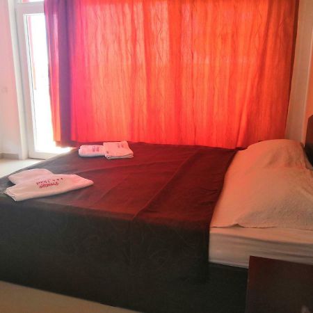 קוסטינסטי Hotel Prestige מראה חיצוני תמונה