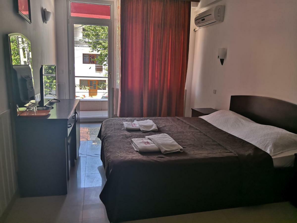 קוסטינסטי Hotel Prestige מראה חיצוני תמונה