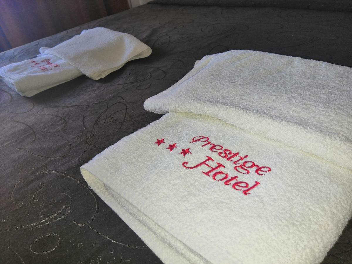 קוסטינסטי Hotel Prestige מראה חיצוני תמונה