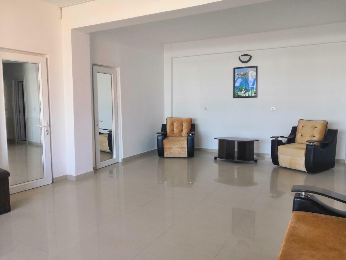 קוסטינסטי Hotel Prestige מראה חיצוני תמונה