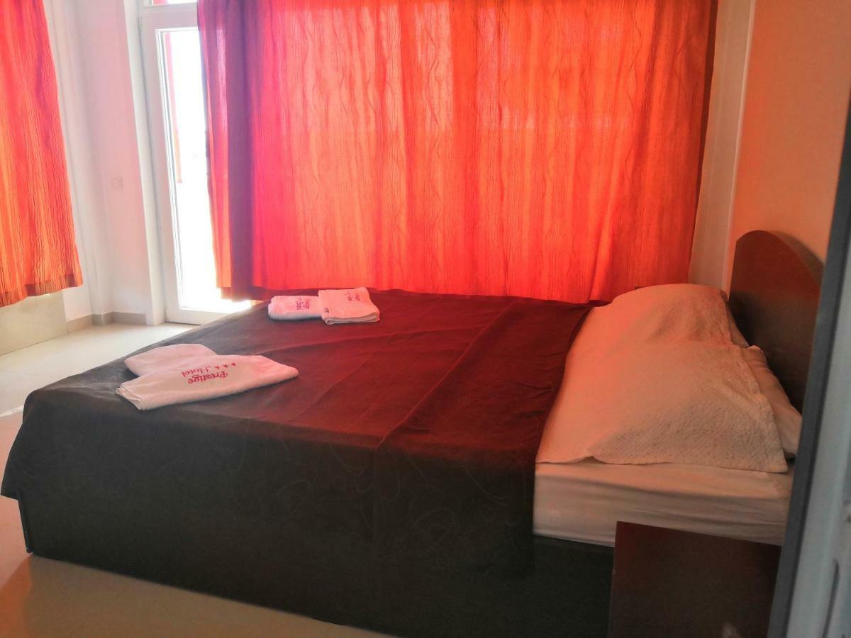 קוסטינסטי Hotel Prestige מראה חיצוני תמונה