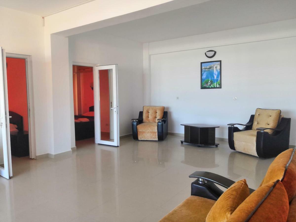 קוסטינסטי Hotel Prestige מראה חיצוני תמונה