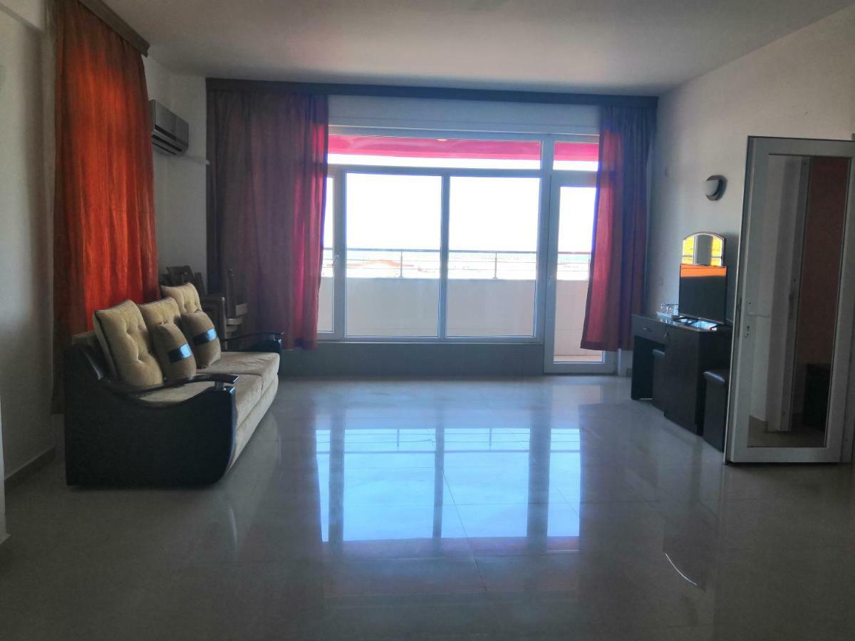 קוסטינסטי Hotel Prestige מראה חיצוני תמונה