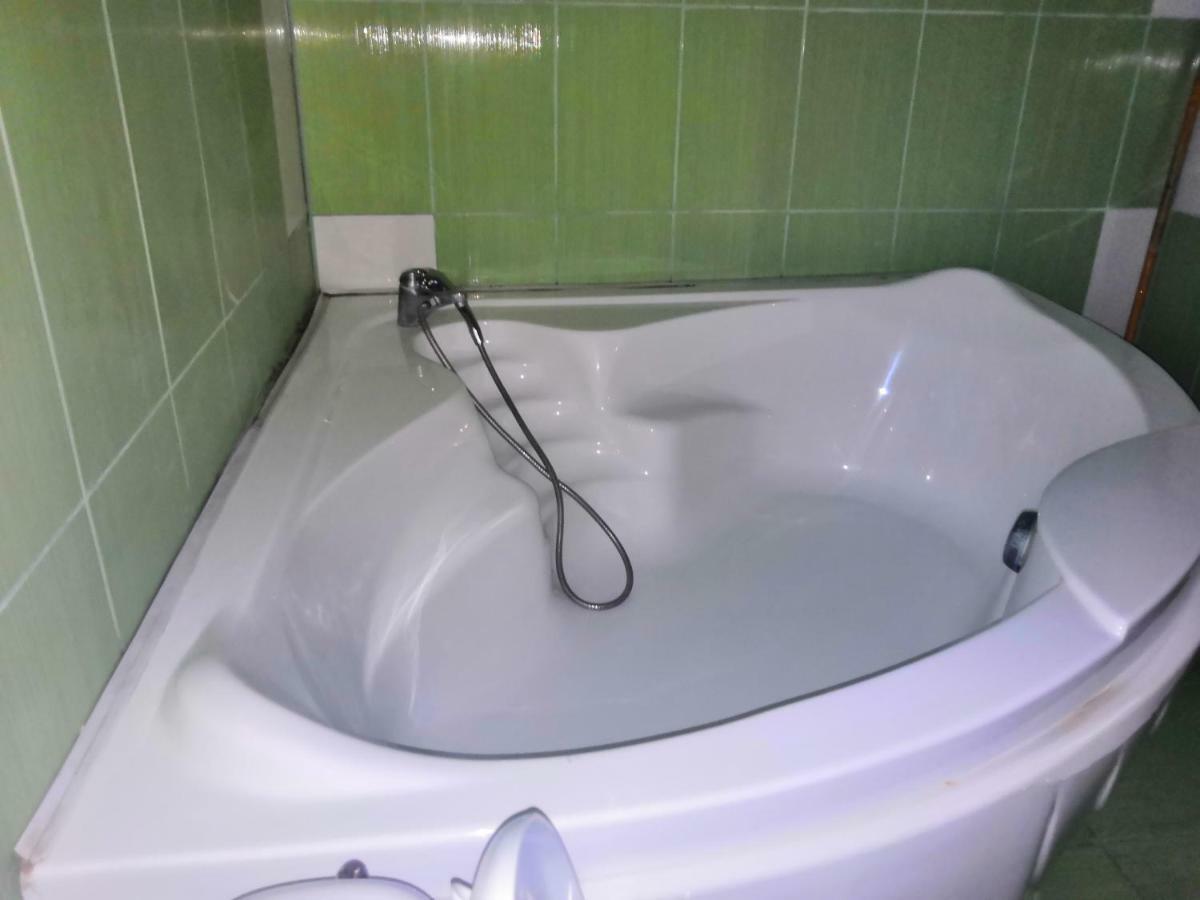 קוסטינסטי Hotel Prestige מראה חיצוני תמונה