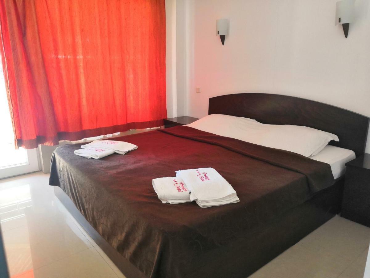 קוסטינסטי Hotel Prestige מראה חיצוני תמונה